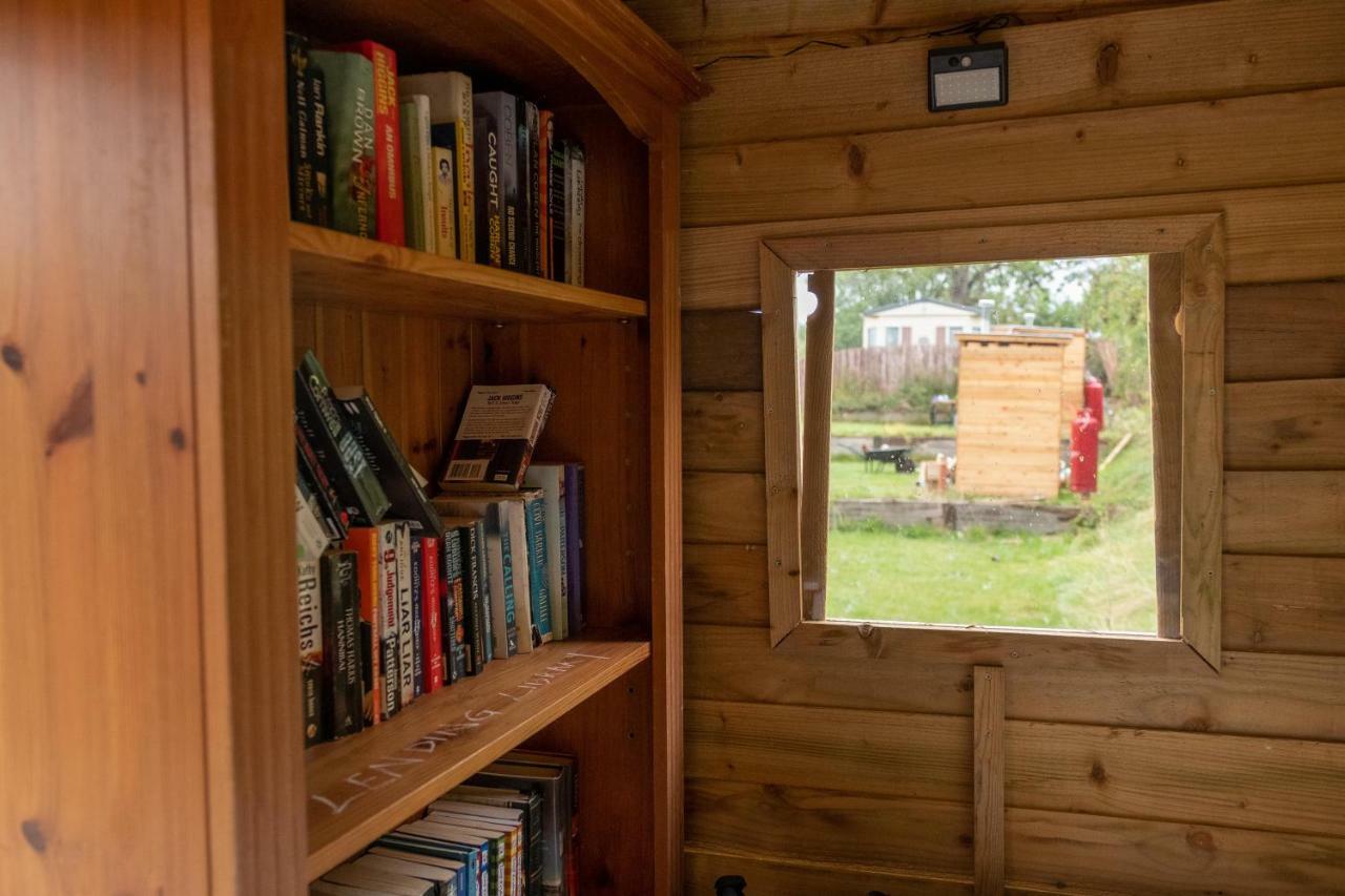 The Moat Lake Glamping Pod Clare Exterior photo