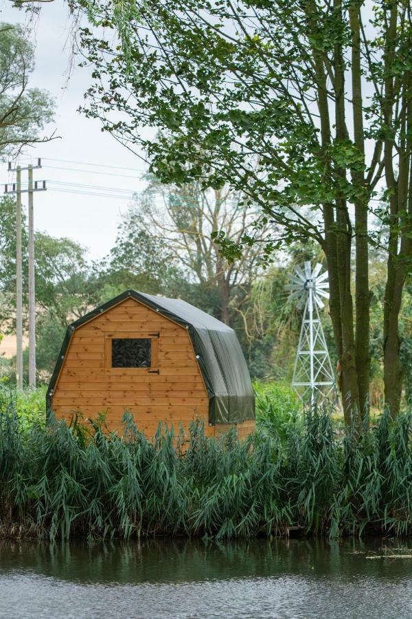 The Moat Lake Glamping Pod Clare Exterior photo