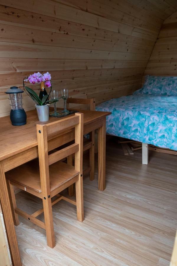 The Moat Lake Glamping Pod Clare Exterior photo