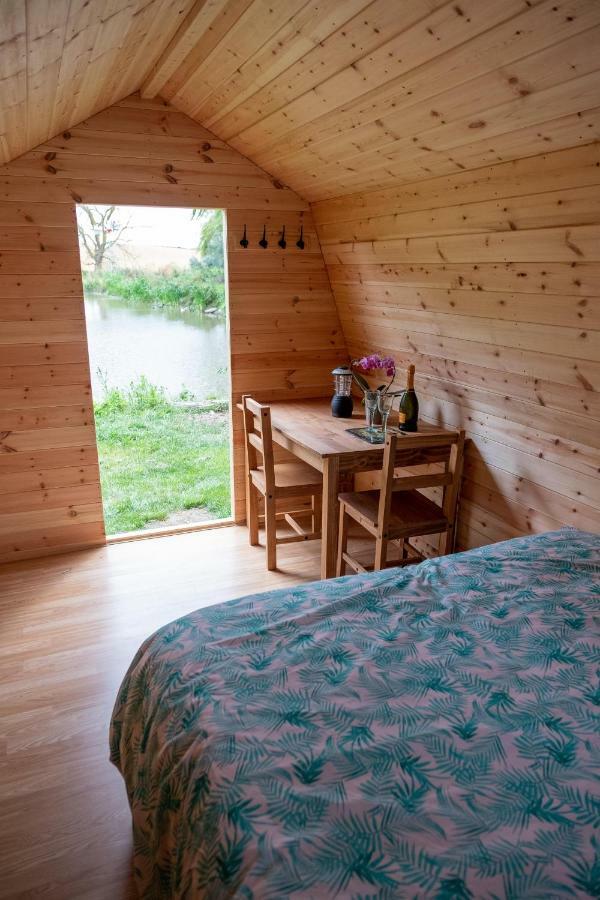 The Moat Lake Glamping Pod Clare Exterior photo