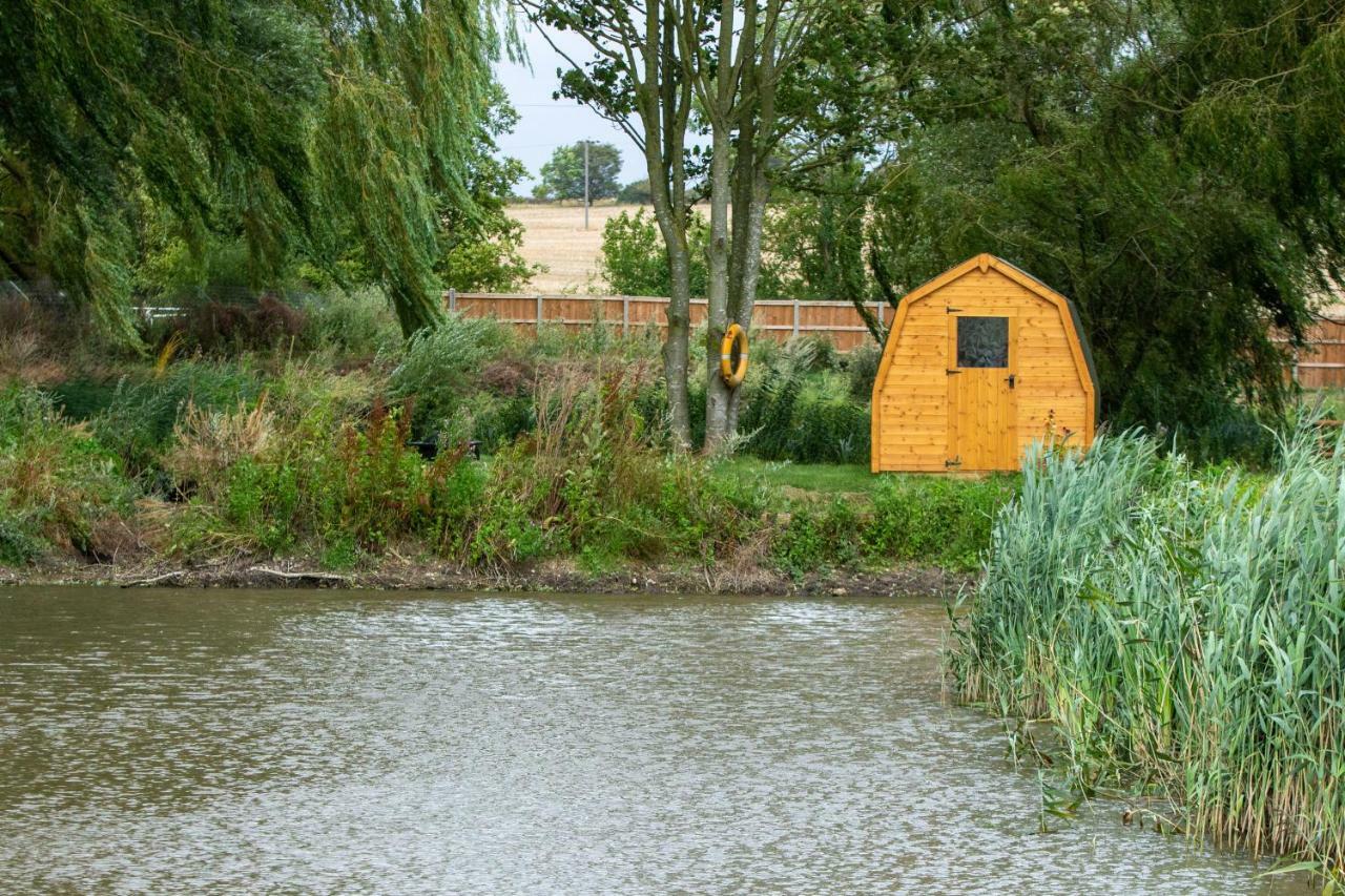 The Moat Lake Glamping Pod Clare Exterior photo