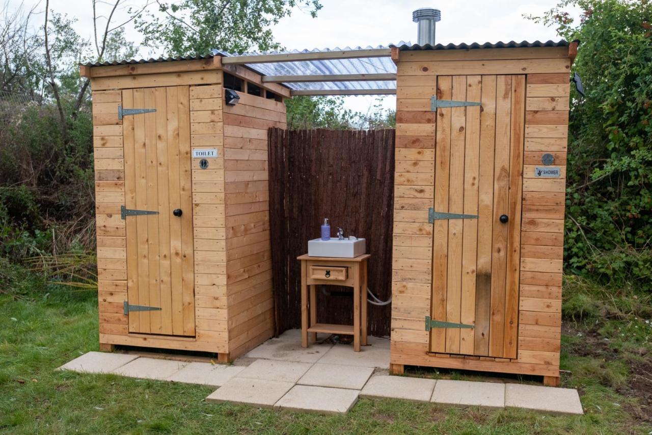 The Moat Lake Glamping Pod Clare Exterior photo