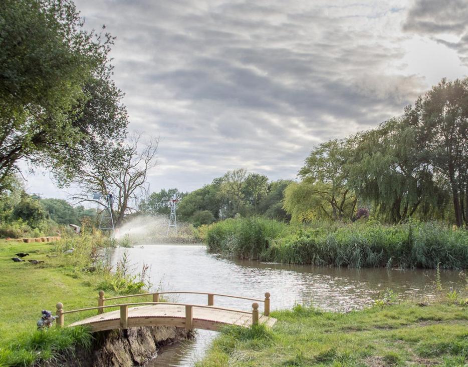 The Moat Lake Glamping Pod Clare Exterior photo